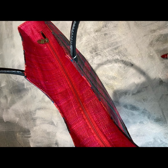 Vintage woven beach market tote in red & black - Picture 3 of 4